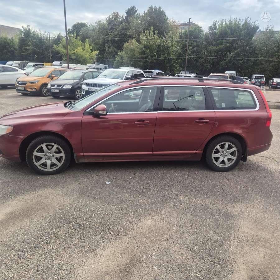 Volvo V70 2011 — photo 8