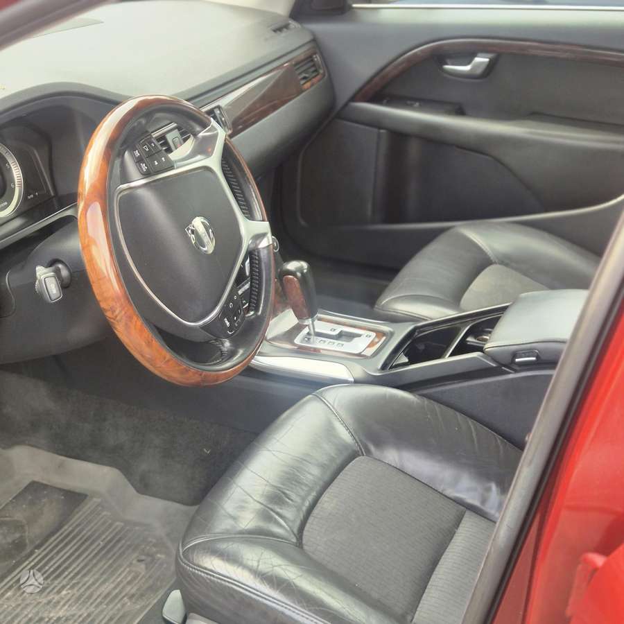 Volvo V70 2011 — photo 9