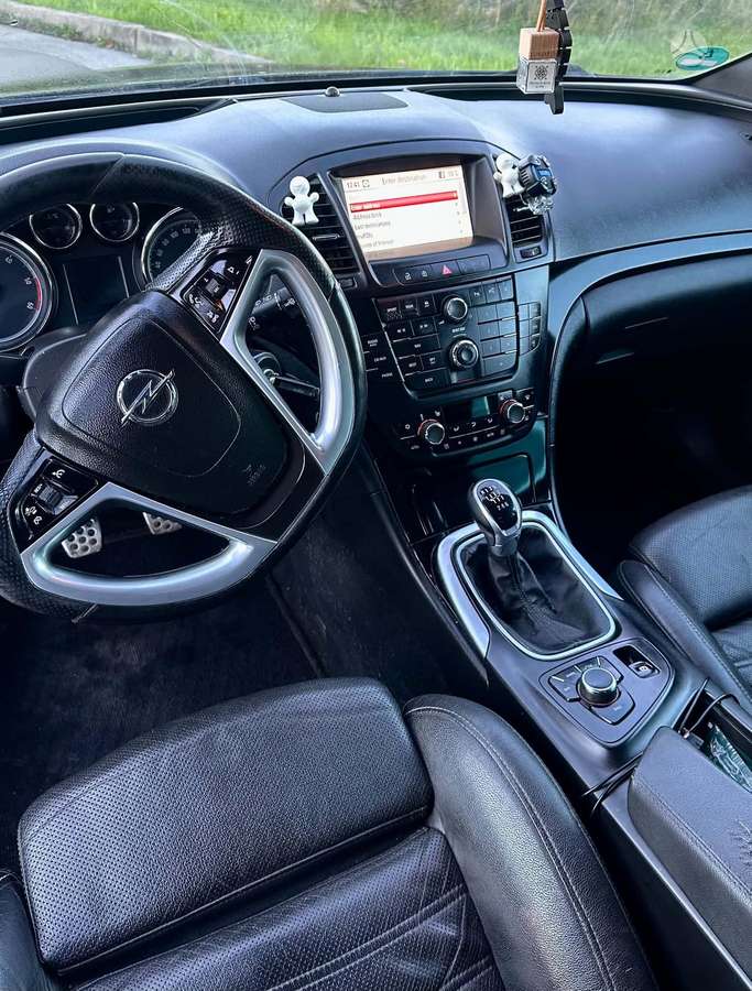 Opel Insignia 2013 — салон