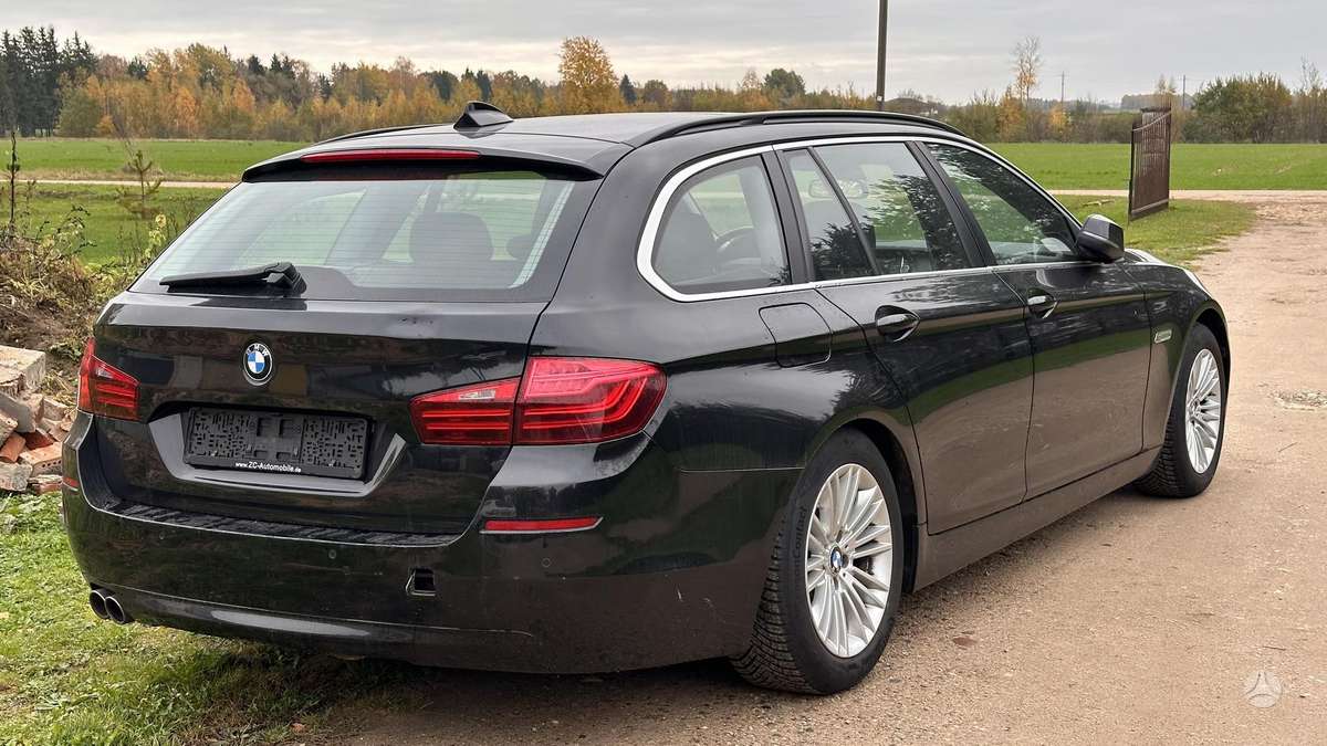 BMW 525 2015 — салон