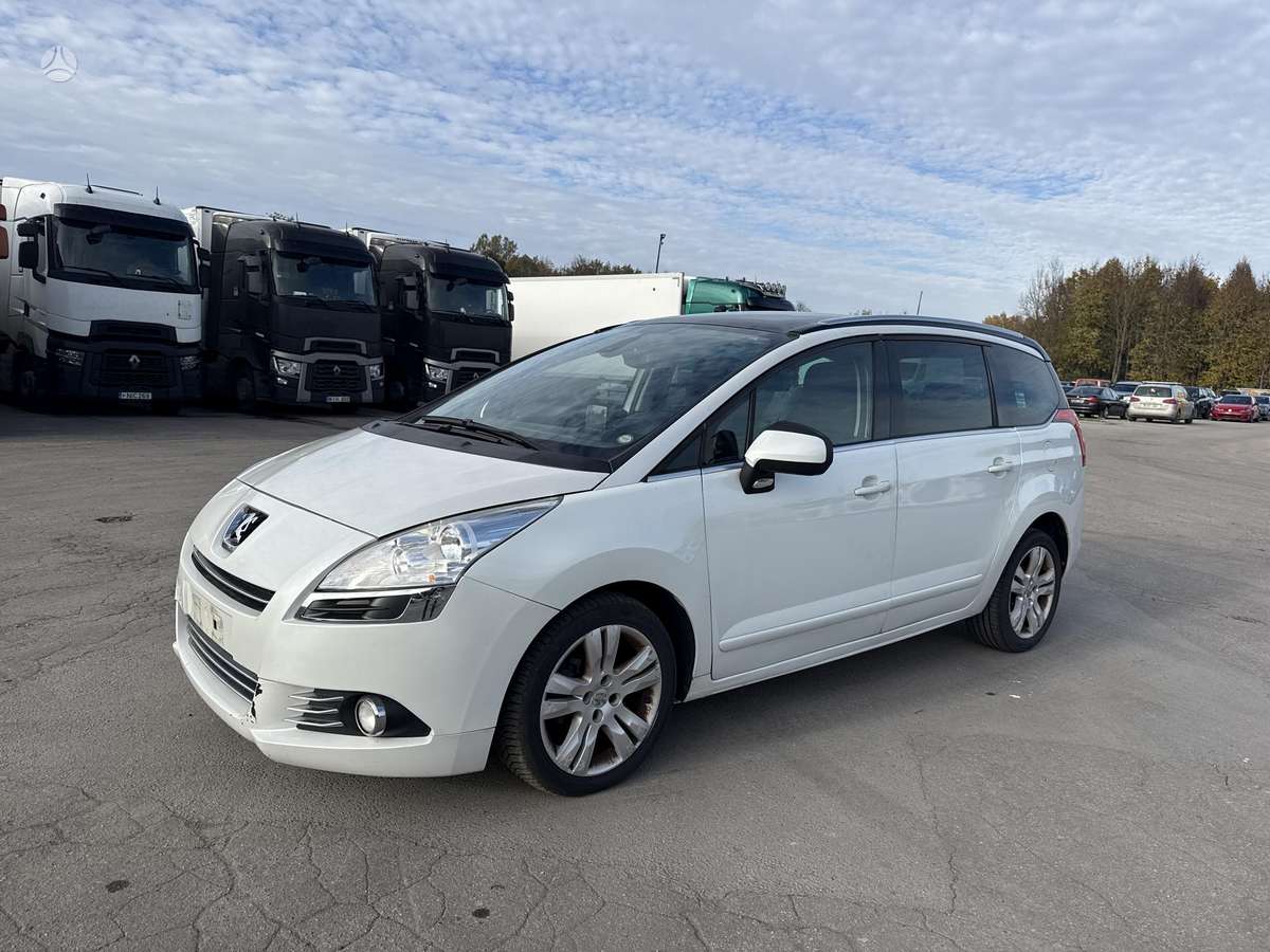 Peugeot 5008 2011 — вигляд ззаду