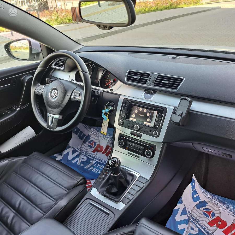 Volkswagen Passat 2011 — photo 15