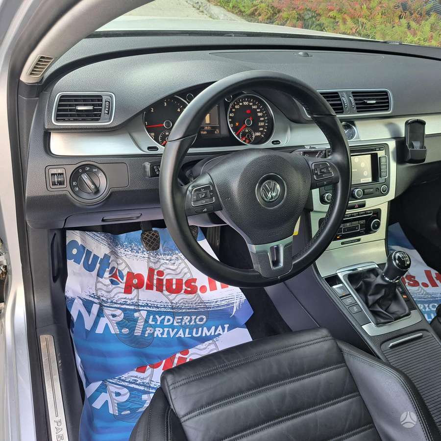 Volkswagen Passat 2011 — photo 17