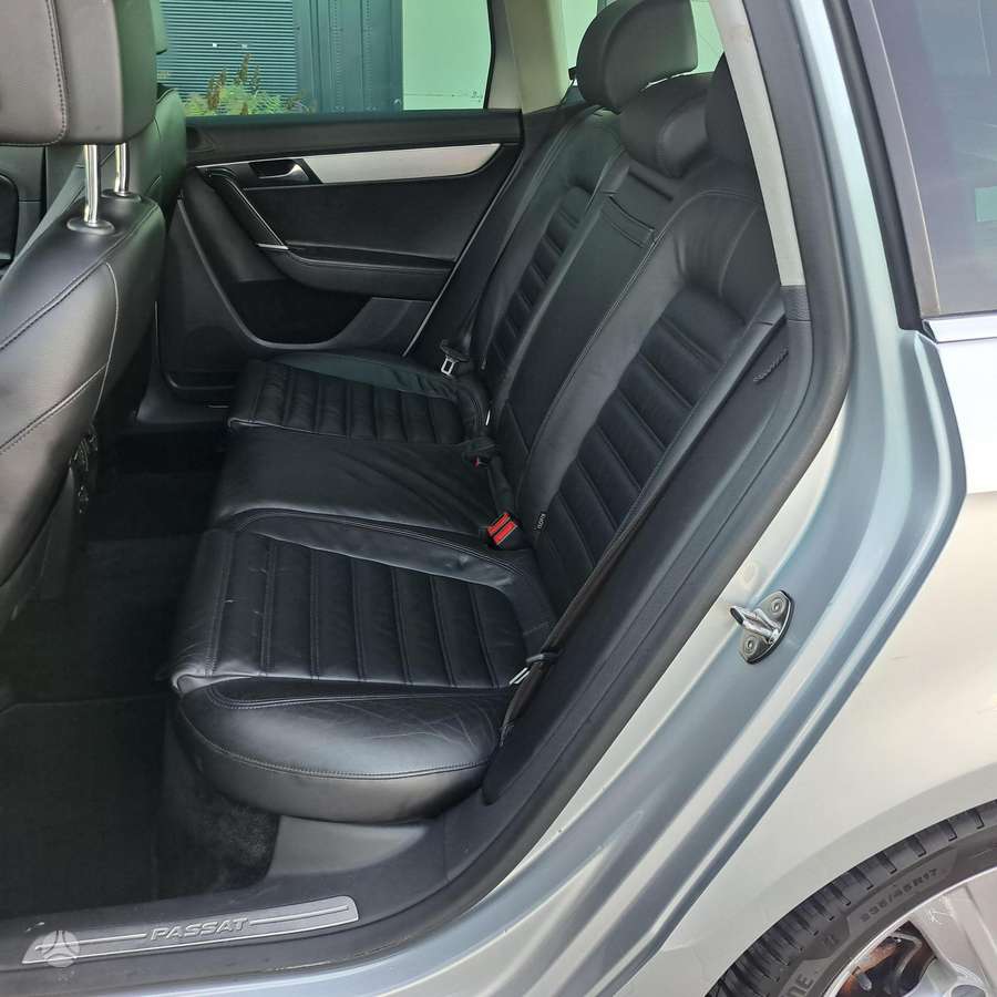 Volkswagen Passat 2011 — photo 20