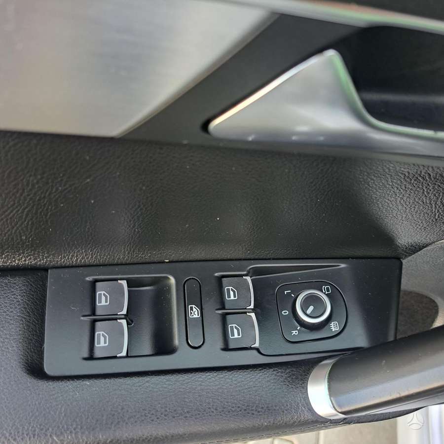 Volkswagen Passat 2011 — photo 25