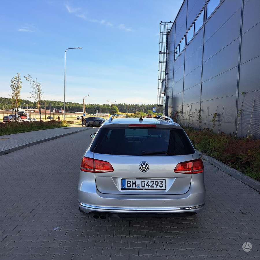 Volkswagen Passat 2011 — photo 7