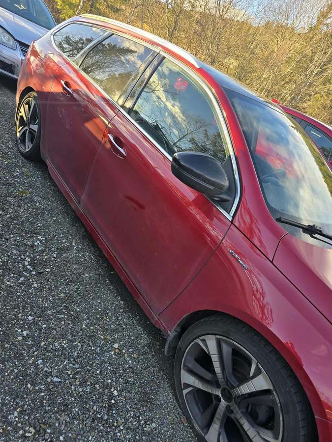 Peugeot 308 2015 — вигляд ззаду