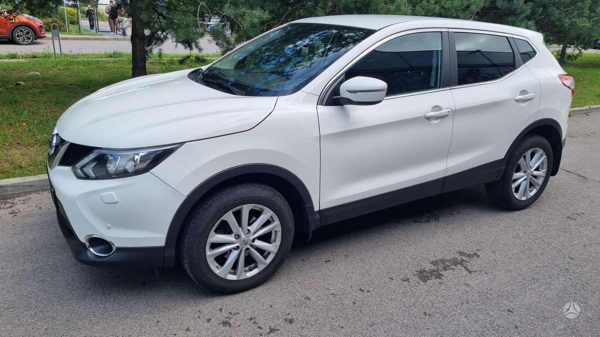 Nissan Qashqai 2014 — rear view