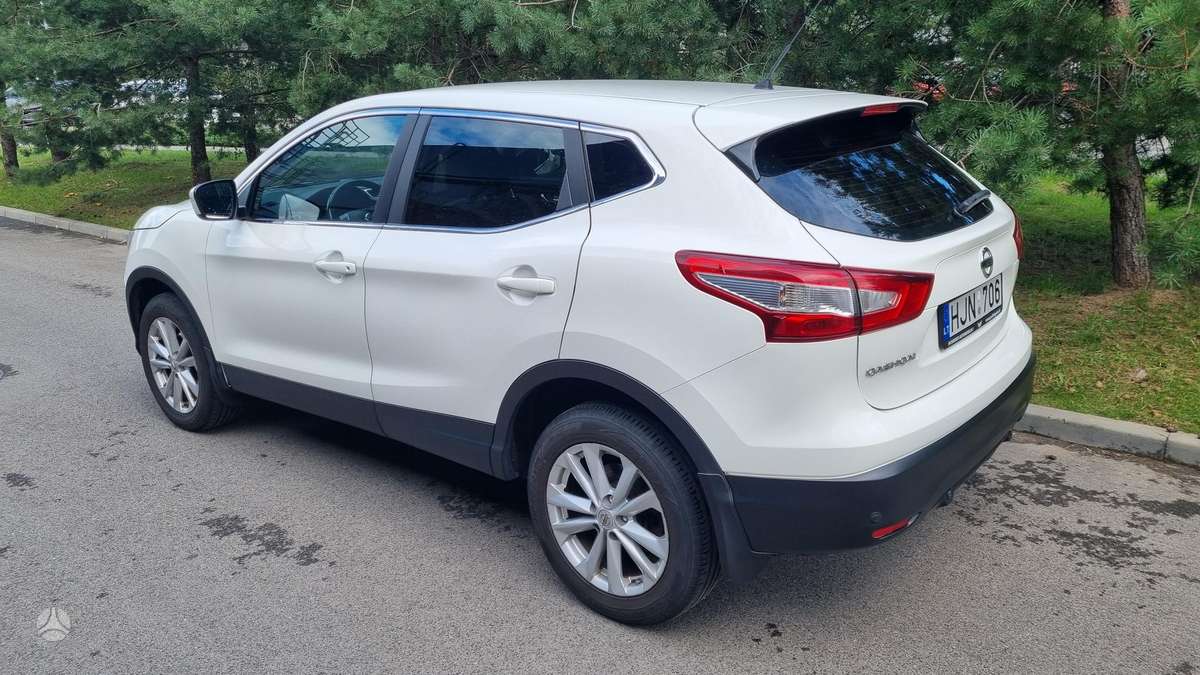 Nissan Qashqai 2014 — interior