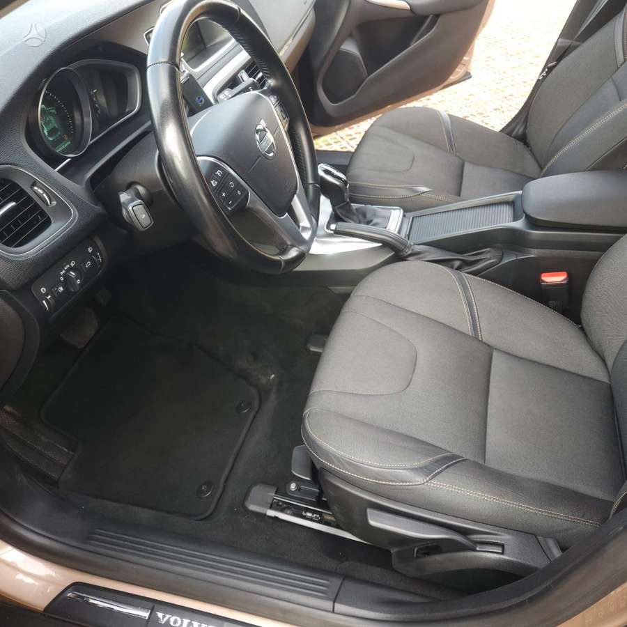 Volvo V40 2014 — photo 10