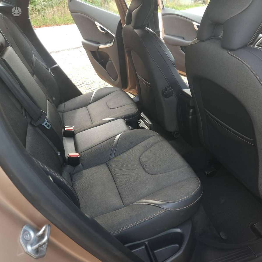 Volvo V40 2014 — photo 13