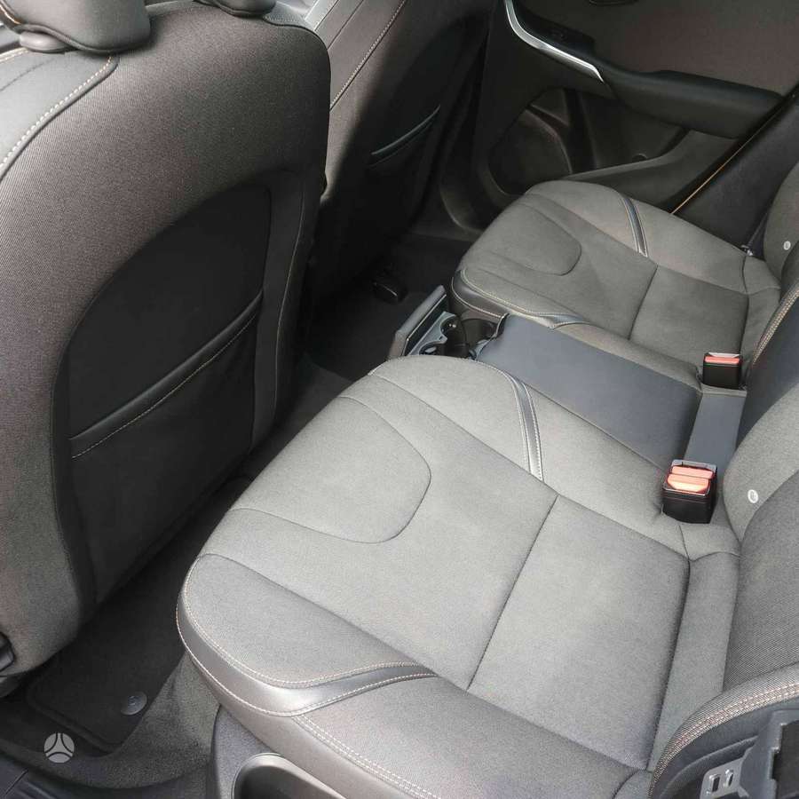 Volvo V40 2014 — photo 14