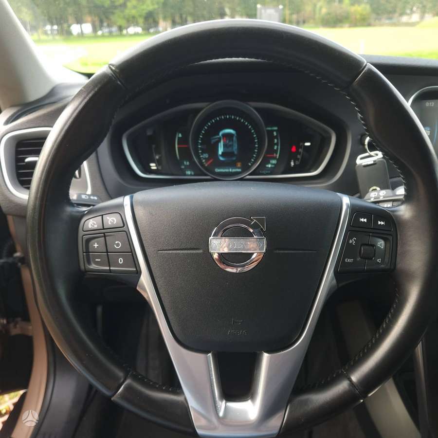 Volvo V40 2014 — photo 15