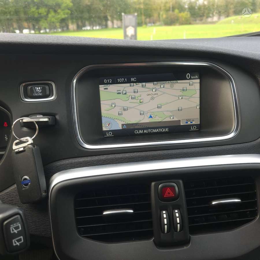 Volvo V40 2014 — photo 17
