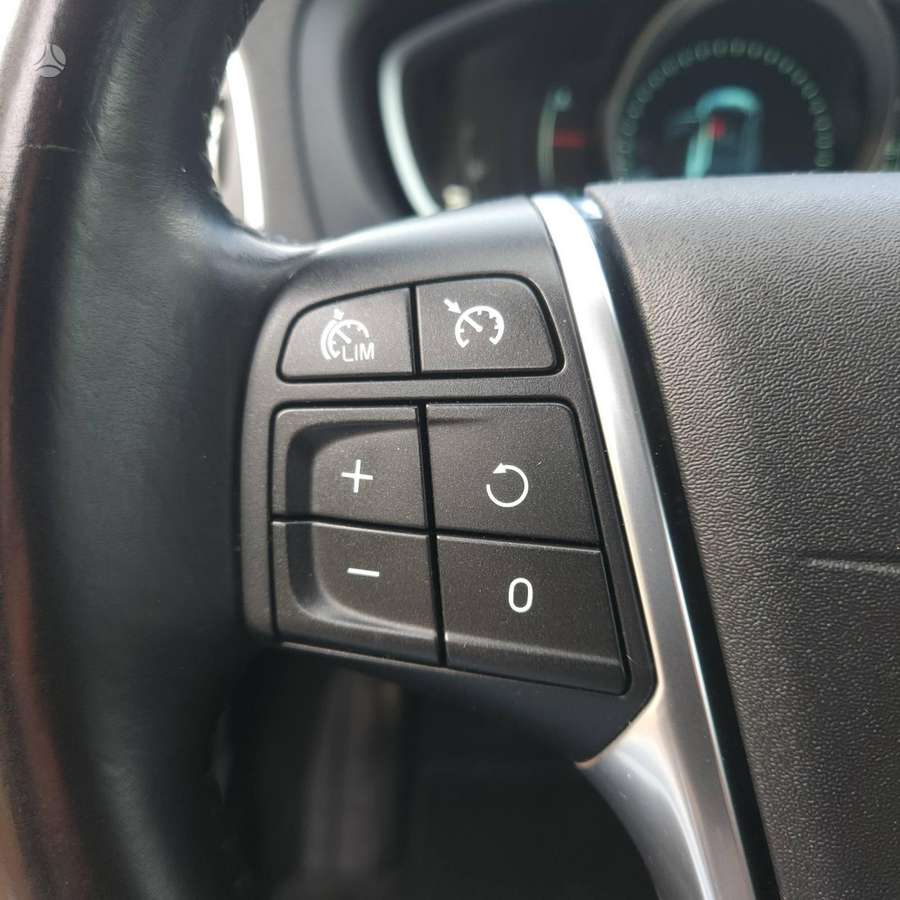 Volvo V40 2014 — photo 18