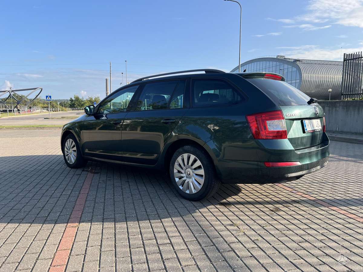 Skoda Octavia 2015 — вигляд ззаду