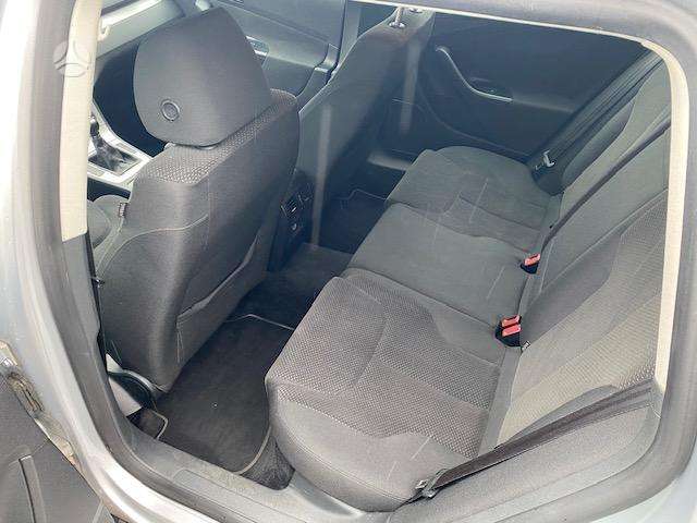 Volkswagen Passat 2009 — салон