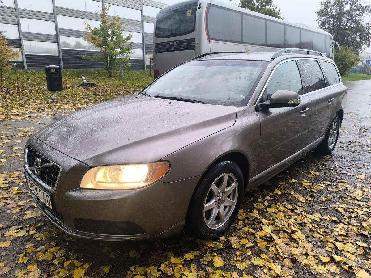 Volvo V70 2010 — двигун 2400 cm³, 185 HP (136kW)
