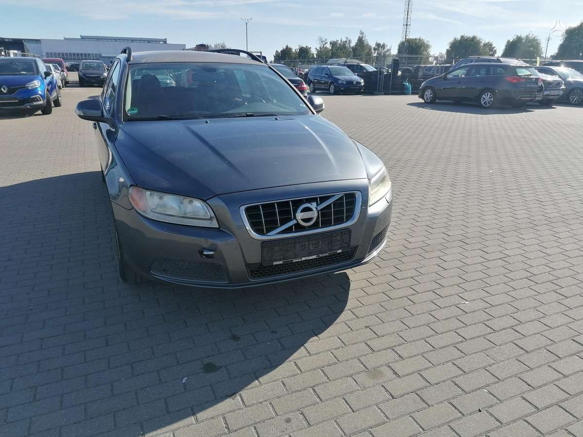 Volvo V70 2009 — салон