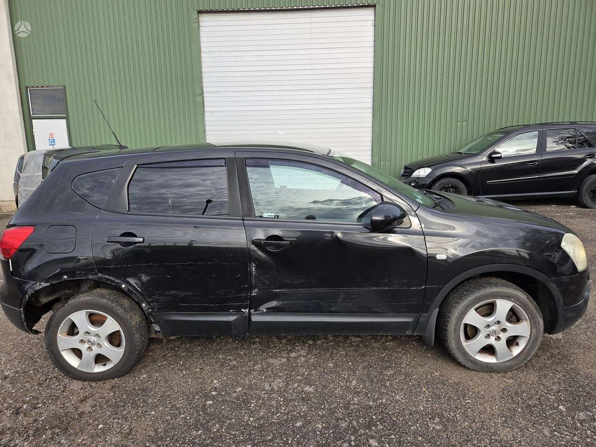 Nissan Qashqai 2008 — rear view