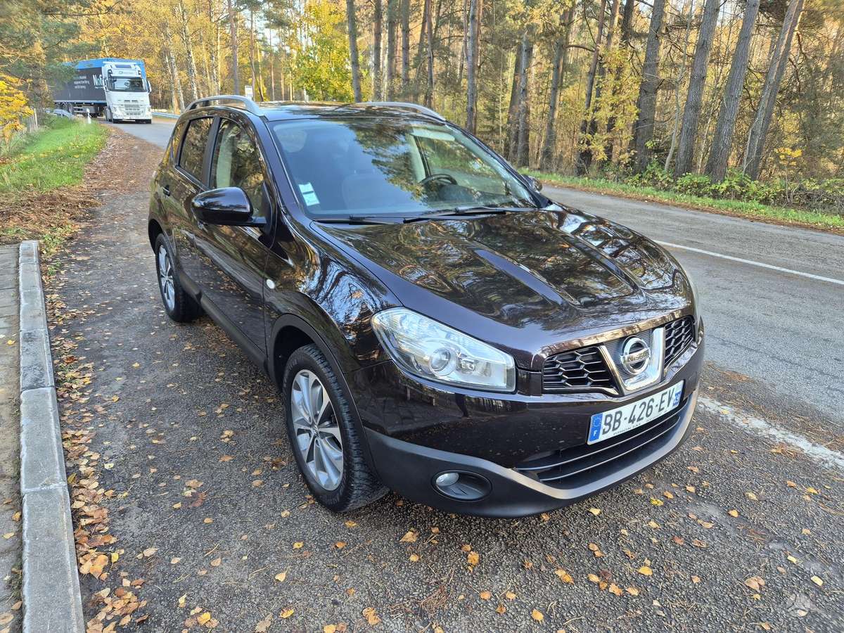 Nissan Qashqai 2010 — салон