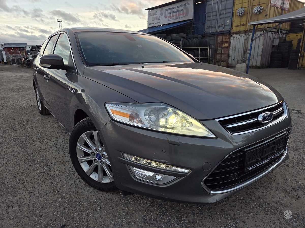 Ford Mondeo 2012 — rear view