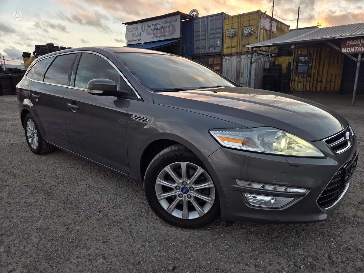 Ford Mondeo 2012 — interior