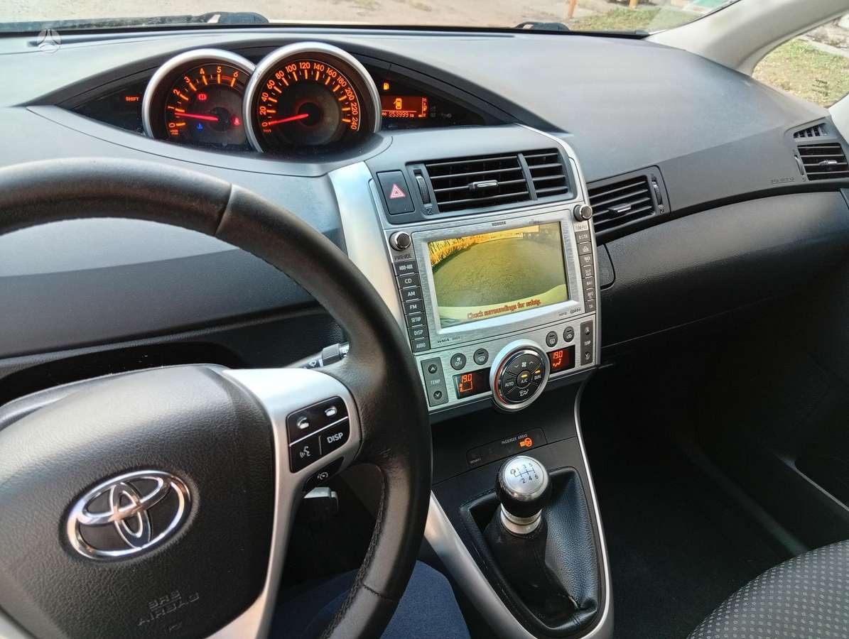 Toyota Verso 2011 — photo 15