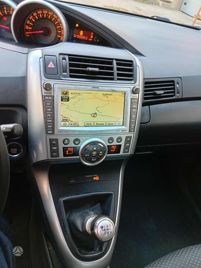 Toyota Verso 2011 — photo 16