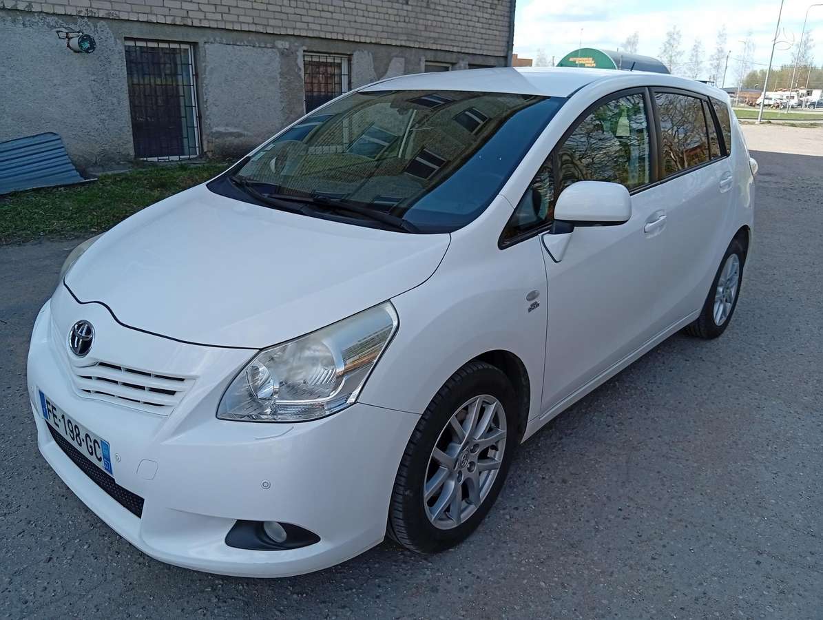 Toyota Verso 2011 — photo 17