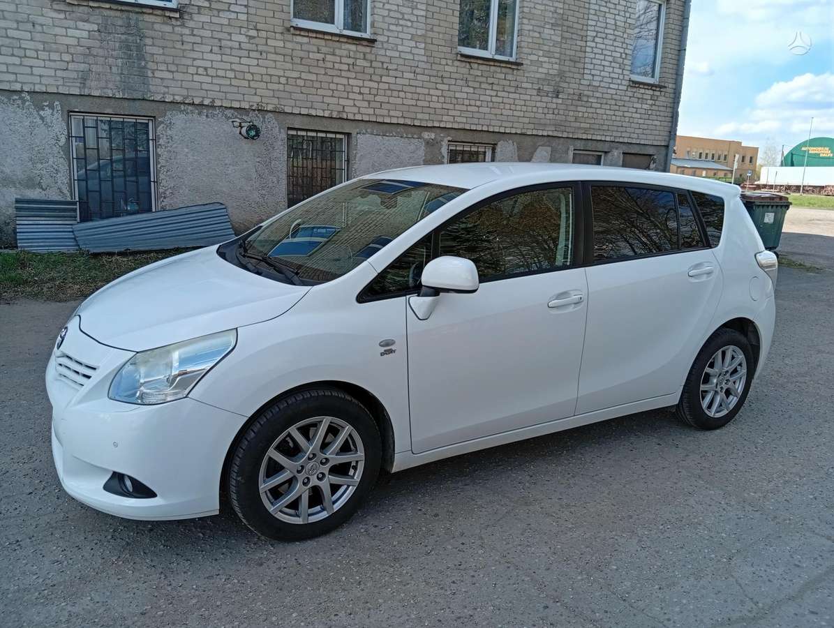 Toyota Verso 2011 — photo 19