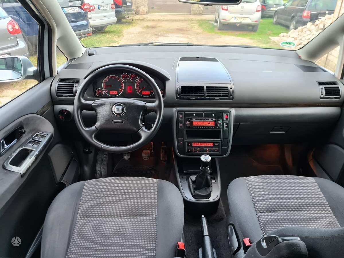 Seat Alhambra 2005 — photo 11