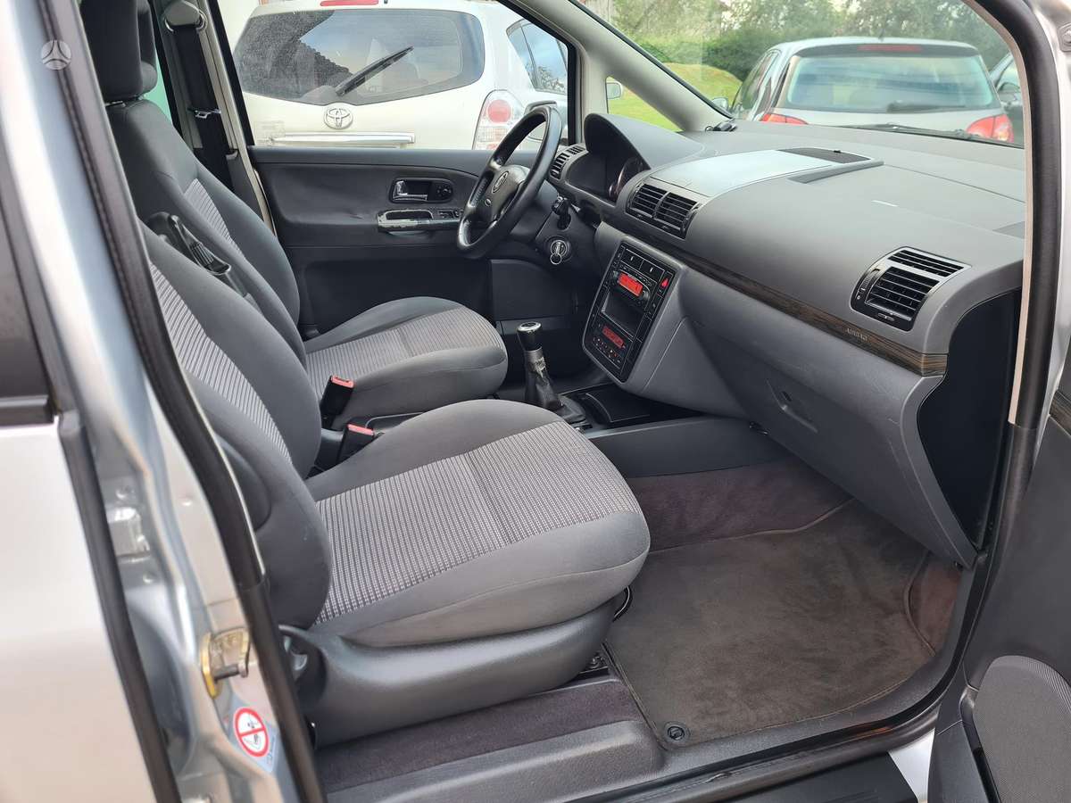 Seat Alhambra 2005 — photo 17
