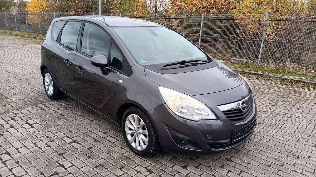 Opel Meriva 2012 — салон