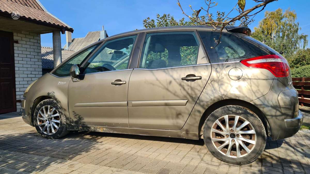 Citroen C4 2009 — rear view