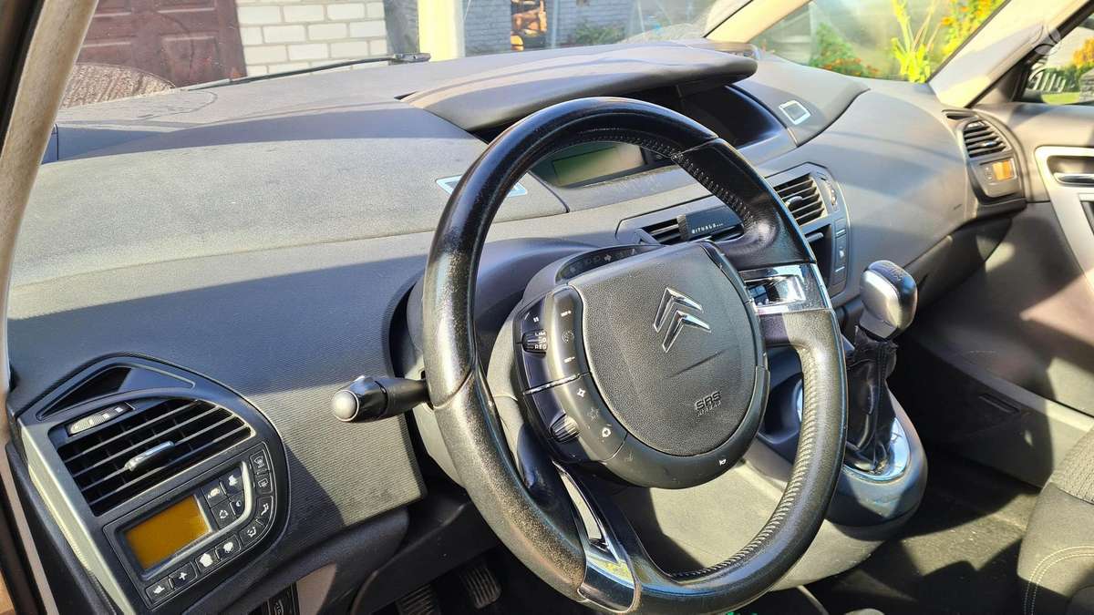 Citroen C4 2009 — interior