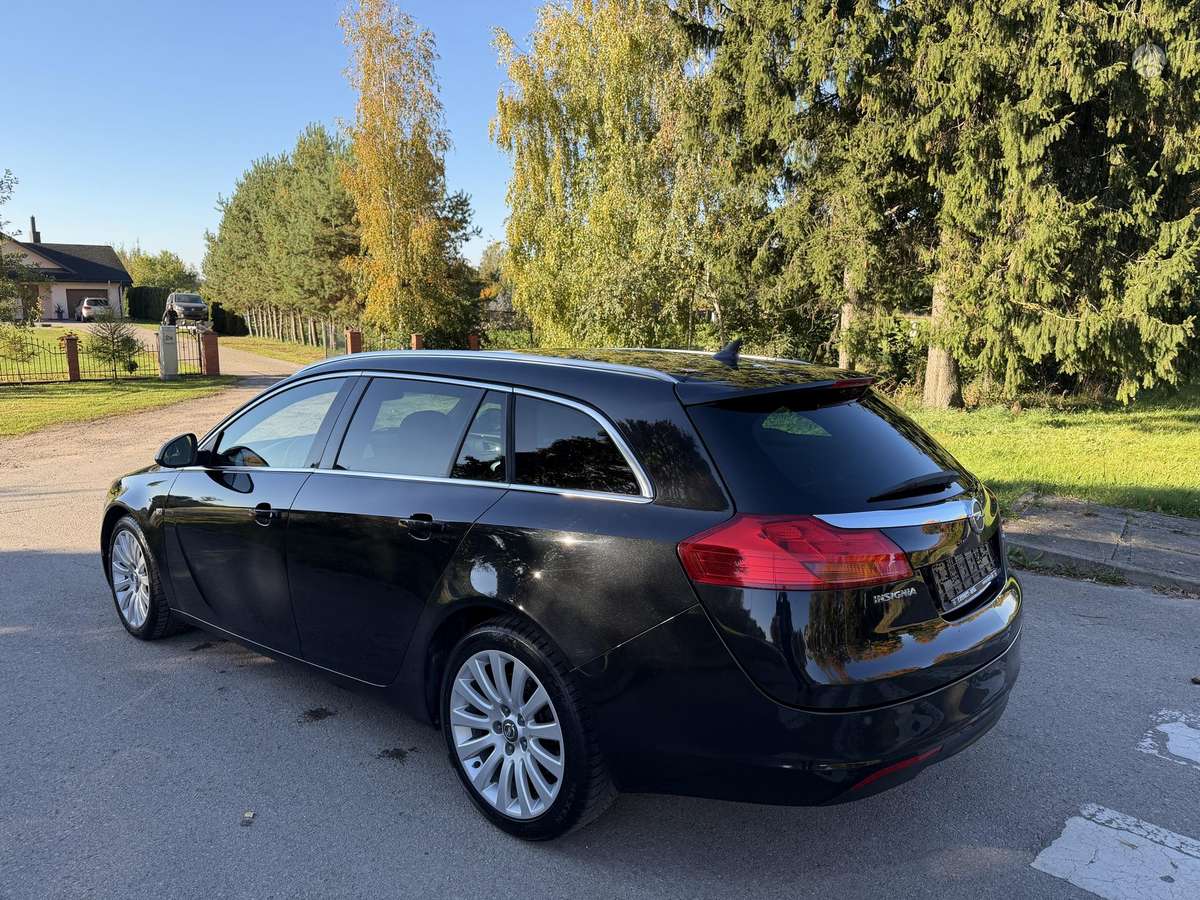 Opel Insignia 2011 — салон