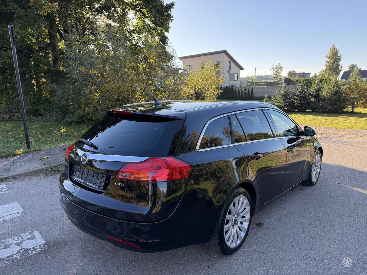 Opel Insignia 2011 — двигун 1956 cm³, 131 HP (96kW)