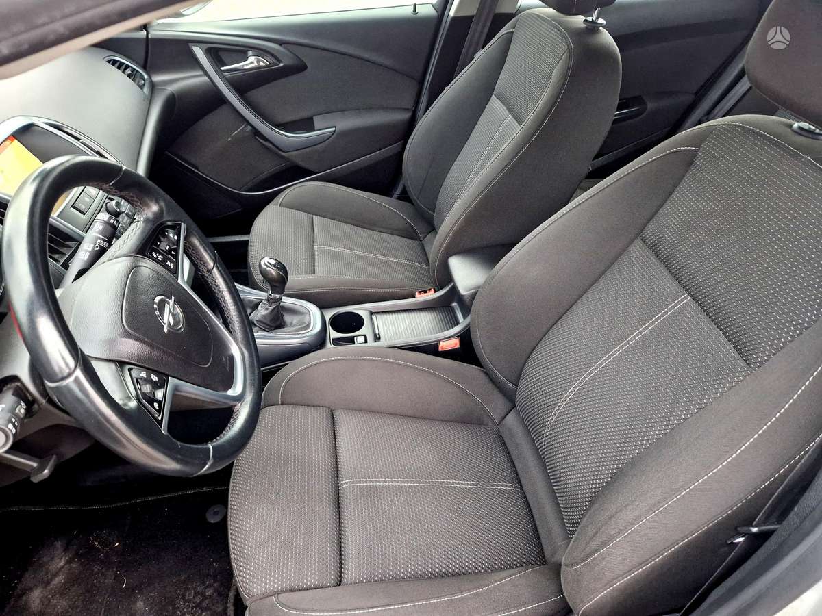 Opel Astra 2015 — фото 10