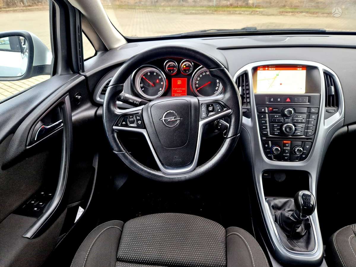 Opel Astra 2015 — фото 11