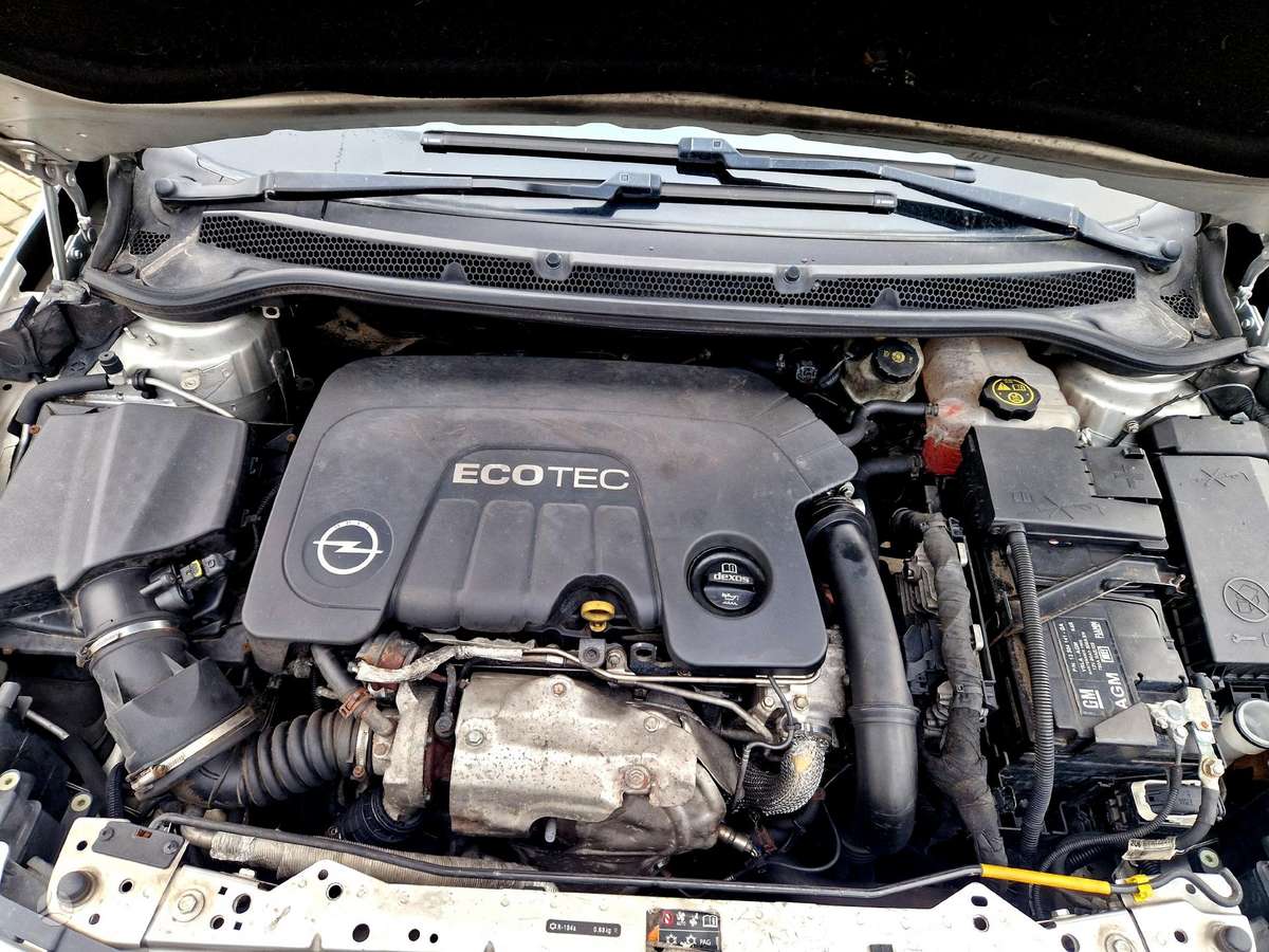 Opel Astra 2015 — фото 13