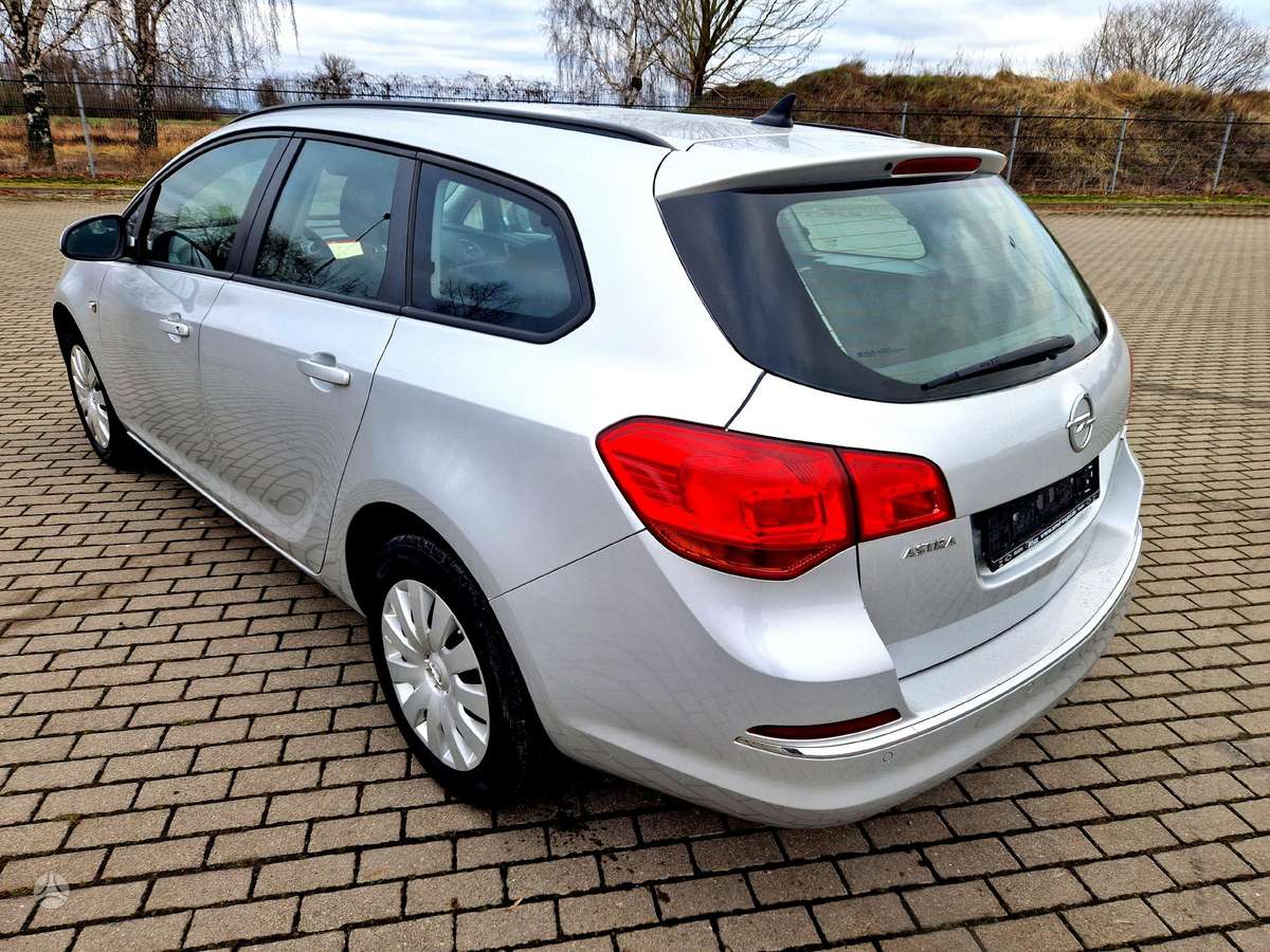 Opel Astra 2015 — фото 8