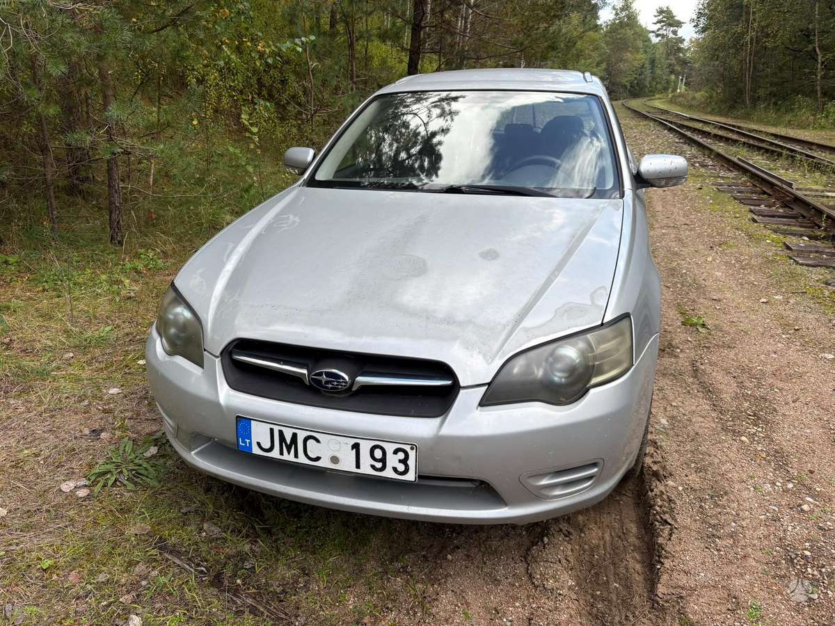 Subaru Legacy 2004 — rear view