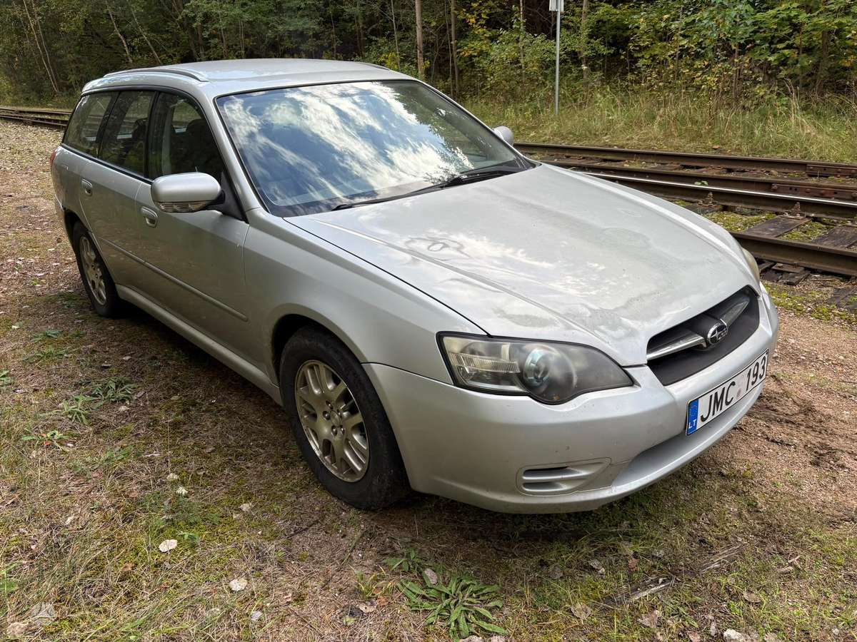Subaru Legacy 2004 — interior