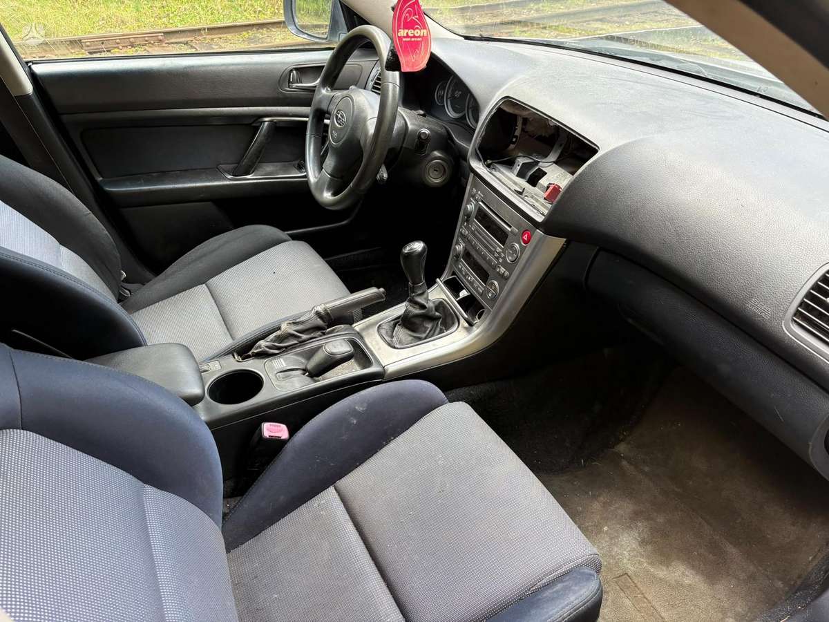 Subaru Legacy 2004 — photo 5