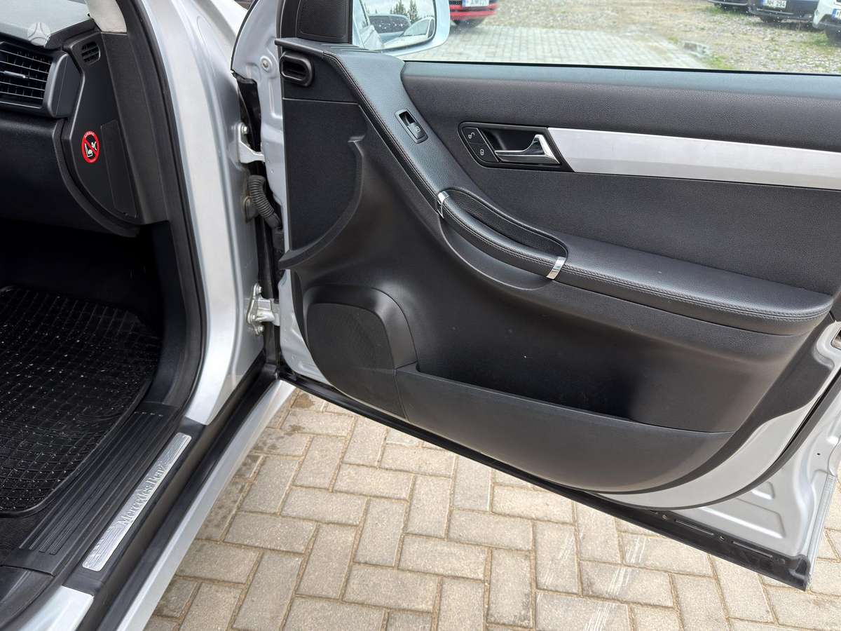 Mercedes-Benz R300 2010 — photo 15