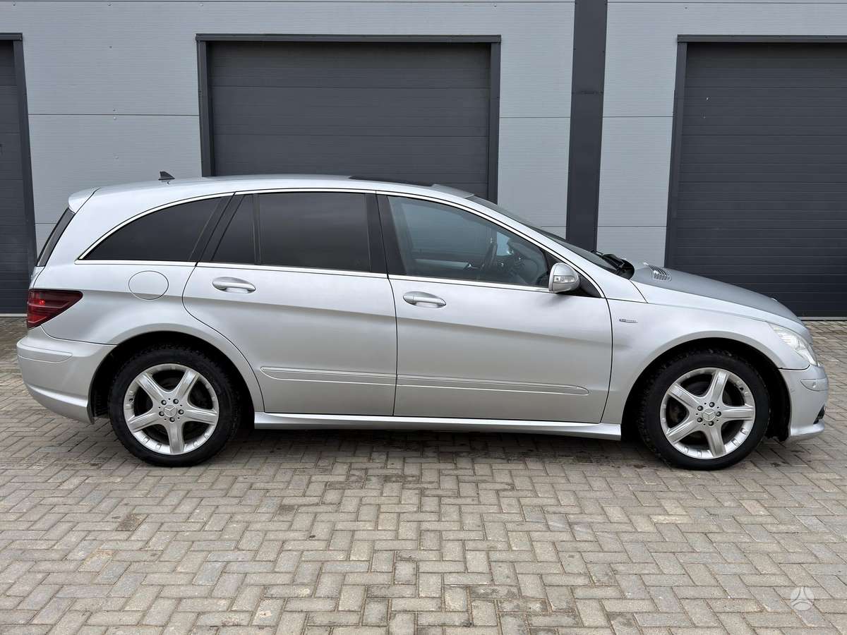 Mercedes-Benz R300 2010 — rear view