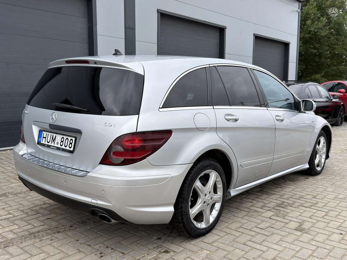 Mercedes-Benz R300 2010 — interior