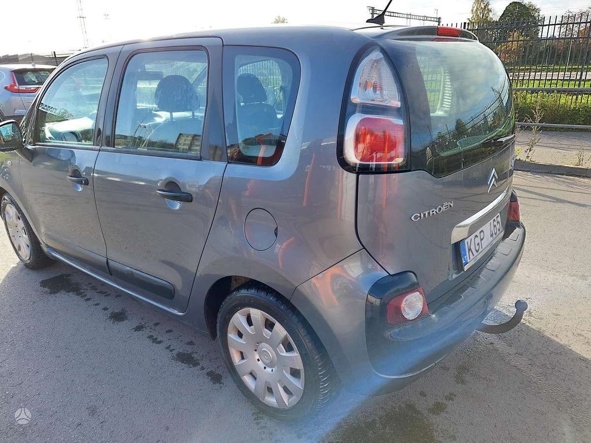 Citroen C3 2011 — rear view