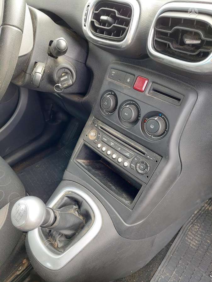 Citroen C3 2011 — photo 8